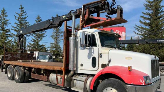 HIAB 235K avec Camion Peterbilt à vendre